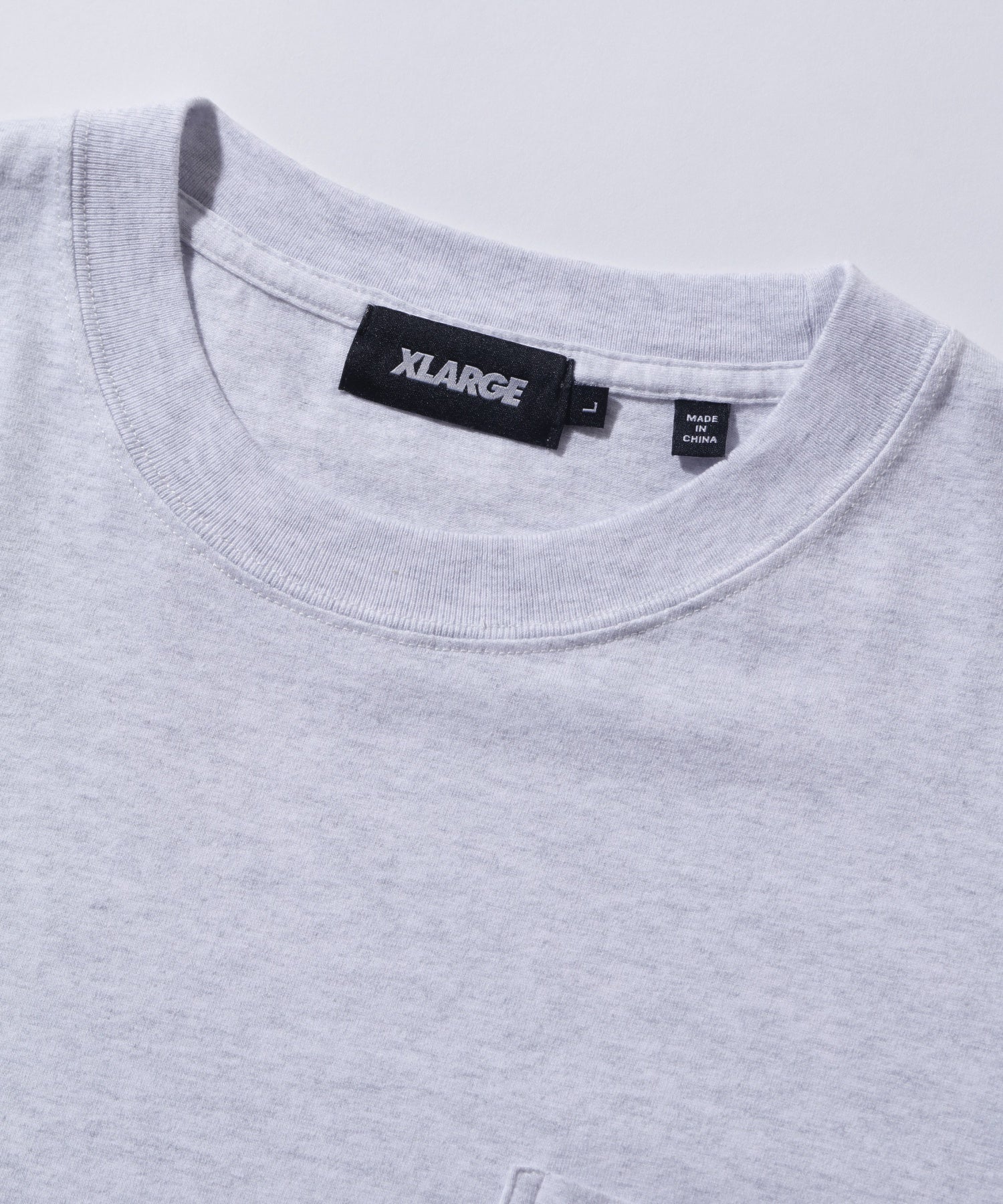 เสื้อยืดแขนสั้น Xlarge รุ่น EMBLEM S/S POCKET TEE