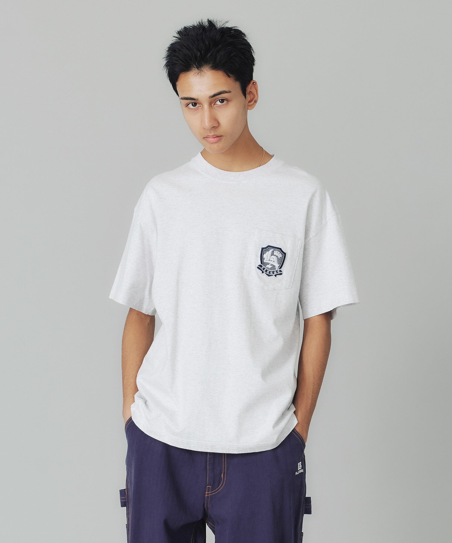 เสื้อยืดแขนสั้น Xlarge รุ่น EMBLEM S/S POCKET TEE