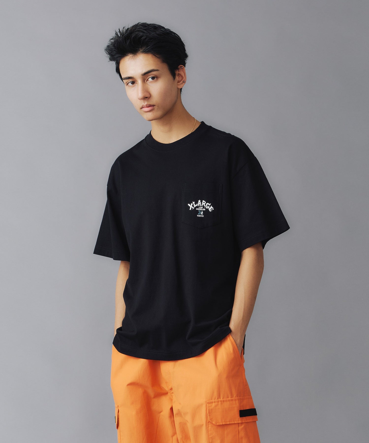 เสื้อยืดแขนสั้น XLARGE รุ่น HANG OUT S/S POCKET TEE