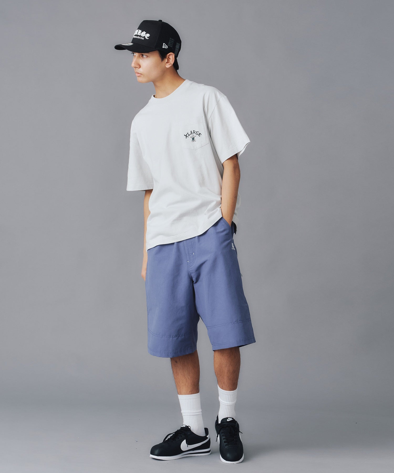 เสื้อยืดแขนสั้น XLARGE รุ่น HANG OUT S/S POCKET TEE