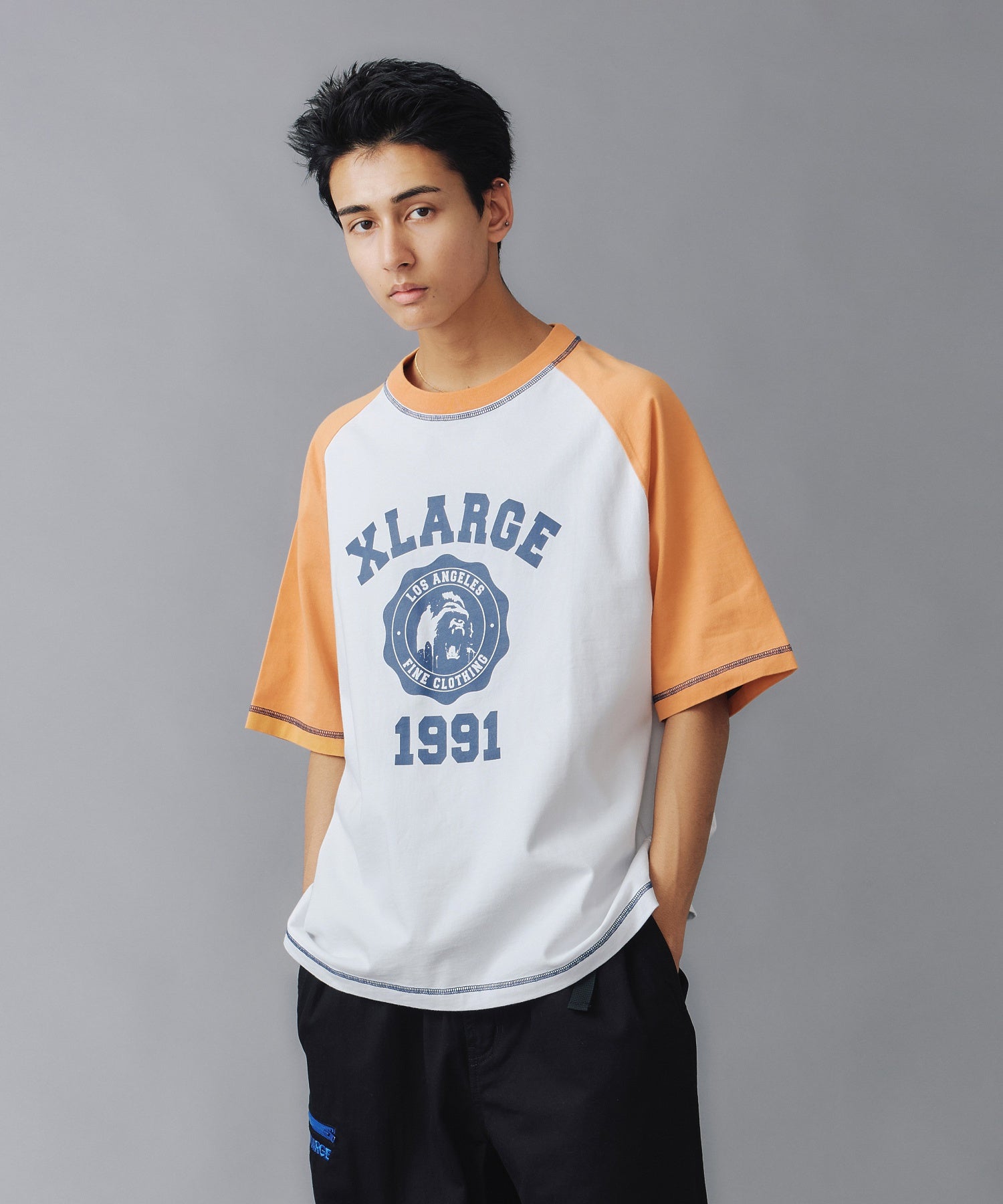 เสื้อยืดแขนสั้น XLARGE รุ่น COLOR SCHEME STITCH RAGLAN S/S TEE