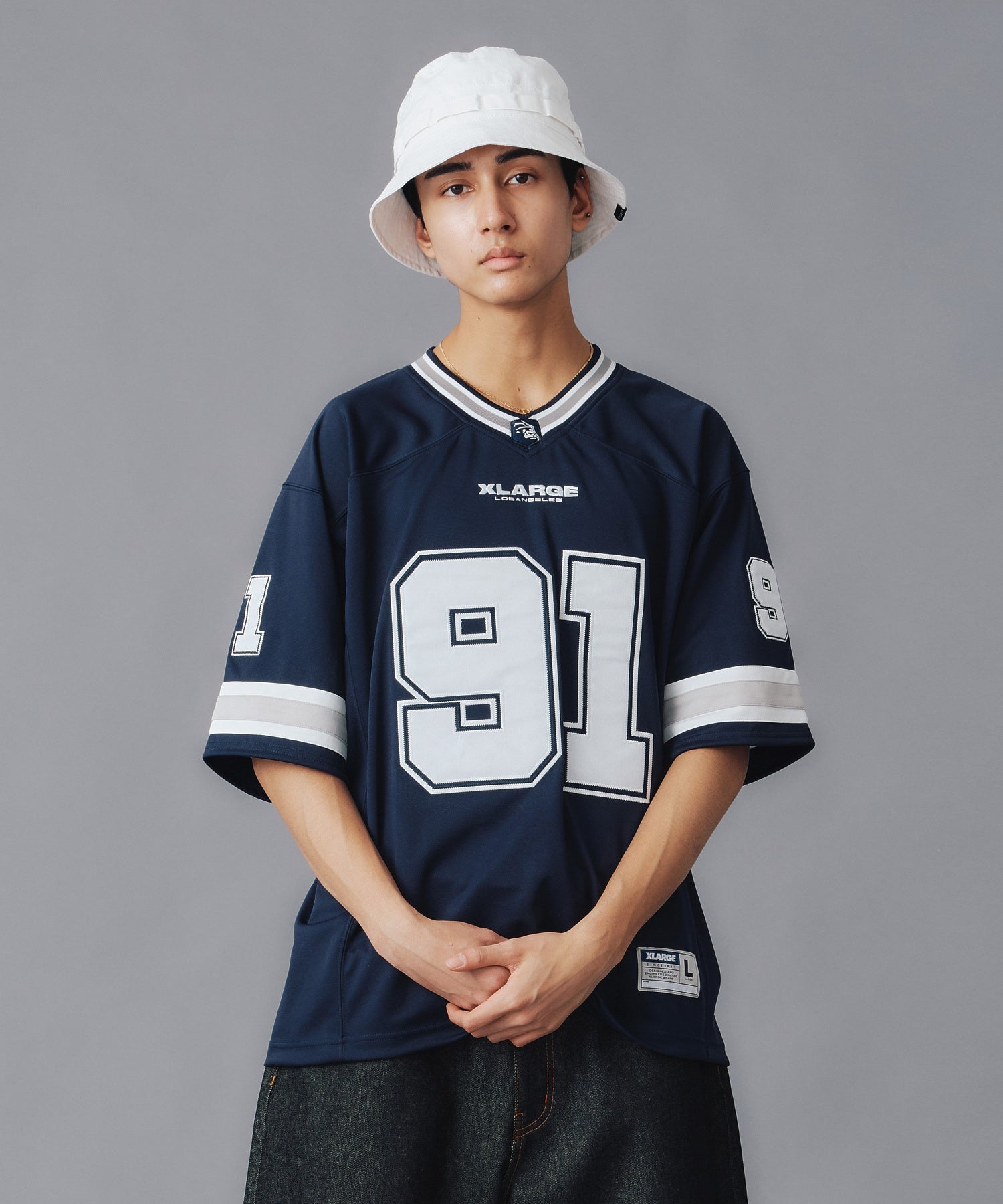 เสื้อยืดแขนสั้น XLARGE รุ่น PANELED FOOTBALL JERSEY