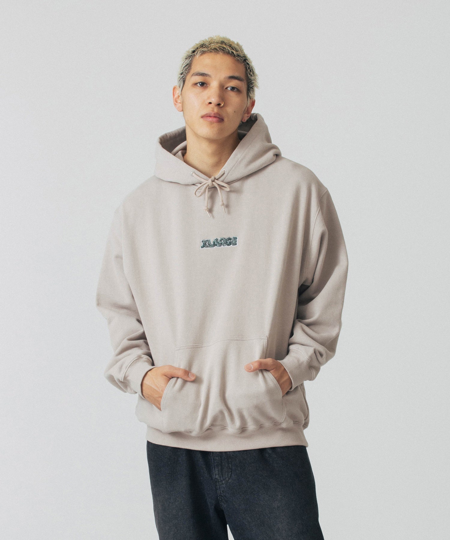 เสื้อฮู้ด XLARGE รุ่น Chenille Slanted OG Hooded Sweatshirt