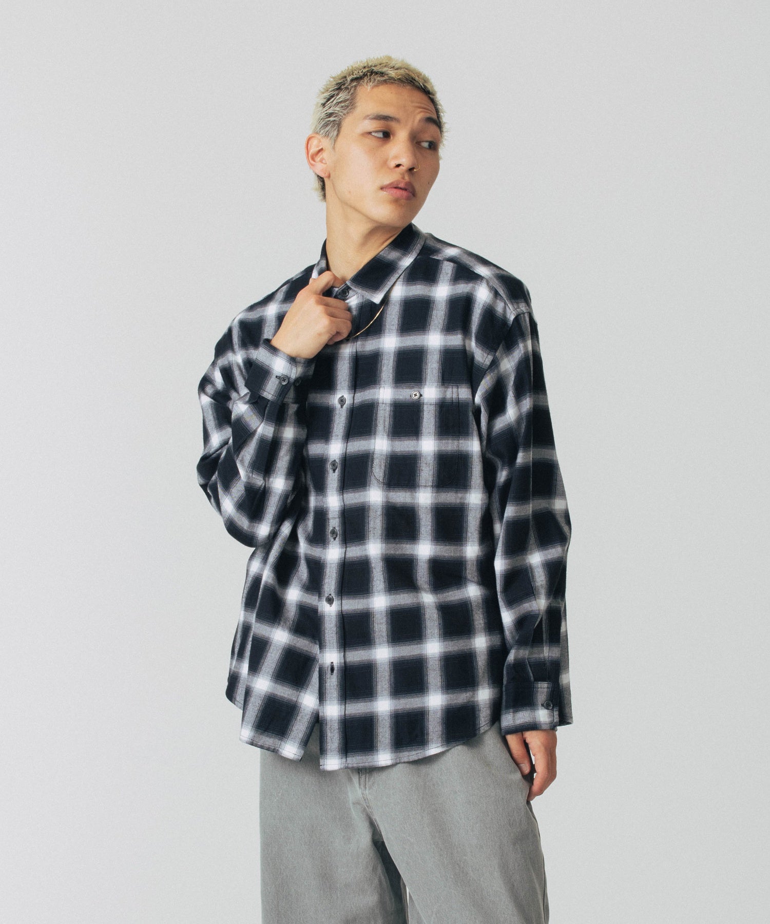 เสื้อเชิ้ตแขนยาว XLARGE รุ่น Old English L/S Flannel Shirt